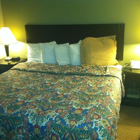 Howard Johnson Inn Cleveland Airport Brook Park Екстериор снимка