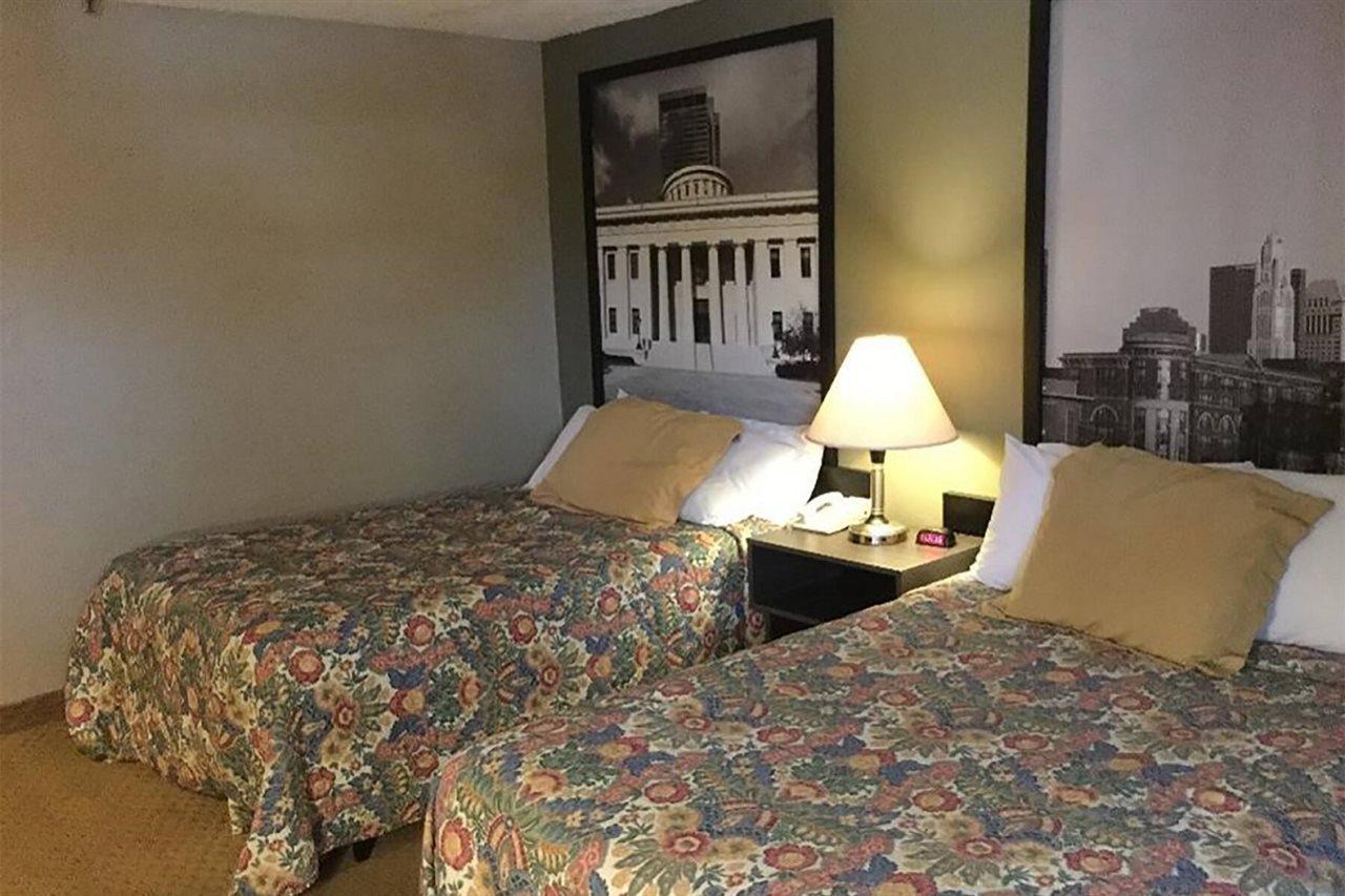 Howard Johnson Inn Cleveland Airport Brook Park Екстериор снимка