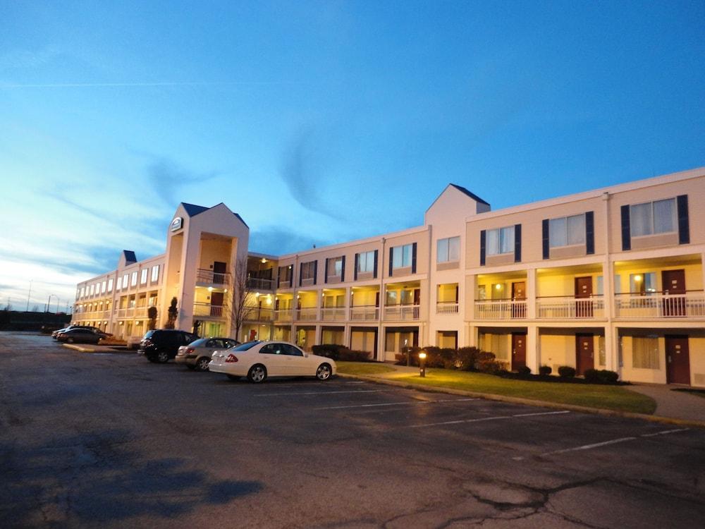 Howard Johnson Inn Cleveland Airport Brook Park Екстериор снимка