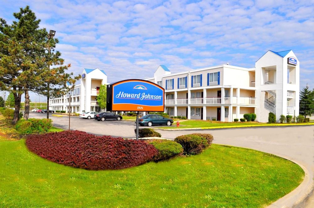 Howard Johnson Inn Cleveland Airport Brook Park Екстериор снимка