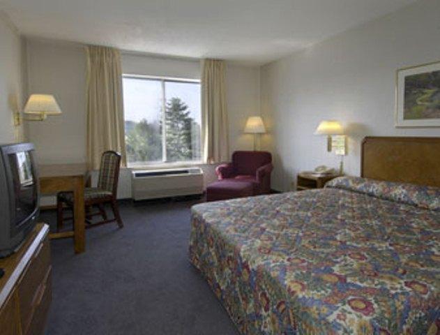 Howard Johnson Inn Cleveland Airport Brook Park Екстериор снимка